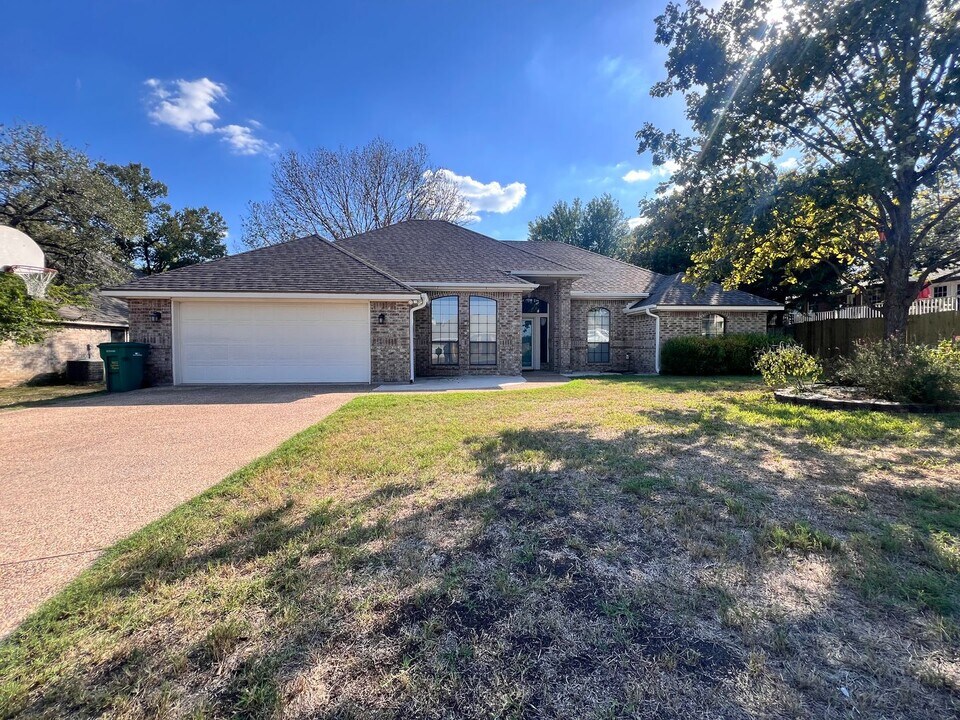 1802 Sutton Pl in Harker Heights, TX - Building Photo