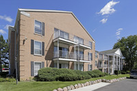 Versailles Place Apartments in Rockford, IL - Building Photo - Building Photo