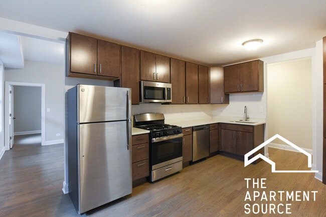 3405 W Fullerton Ave