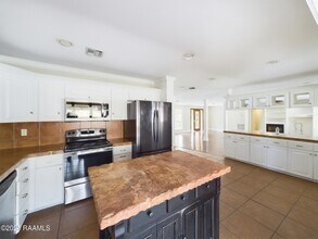 232 Thibodeaux Dr in Lafayette, LA - Foto de edificio - Building Photo