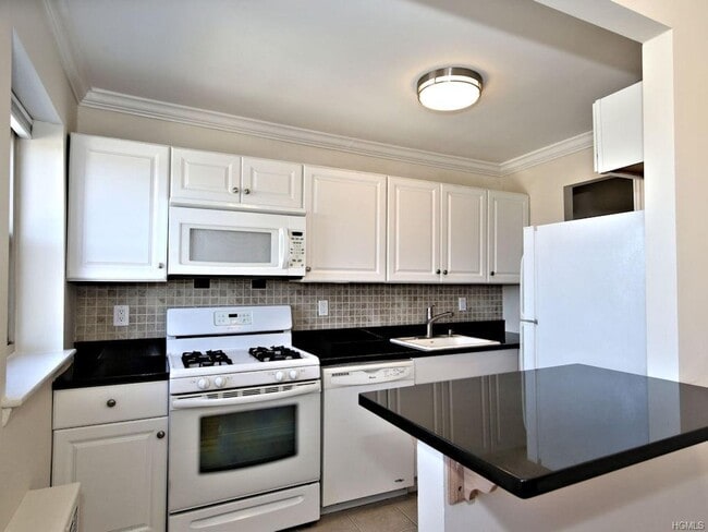 244 Halstead Ave, Unit 3E