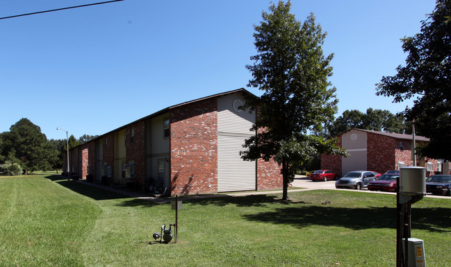 Willow Lake Apartments in Florence, MS - Building Photo - Building Photo