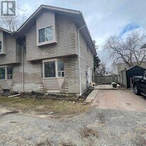 82 Sanford St in Barrie, ON - Building Photo