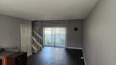 502 Del Lago Dr in Schaumburg, IL - Building Photo - Building Photo