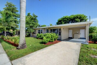 1749 15th Ave N in Lake Worth Beach, FL - Building Photo - Building Photo