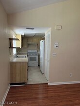 1275 7th Ave N in Naples, FL - Foto de edificio - Building Photo