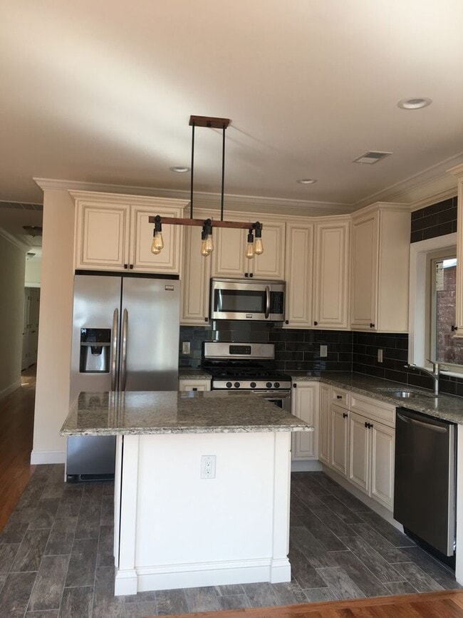 194 Parkhurst St in Newark, NJ - Building Photo - Building Photo
