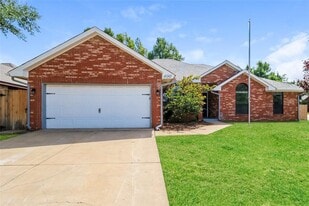 400 Julies Trail in Edmond, OK - Building Photo