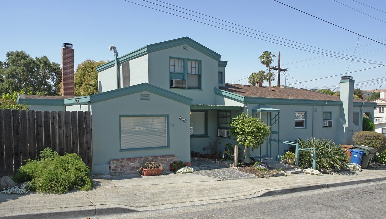 1900 Scenic Ave in Martinez, CA - Foto de edificio