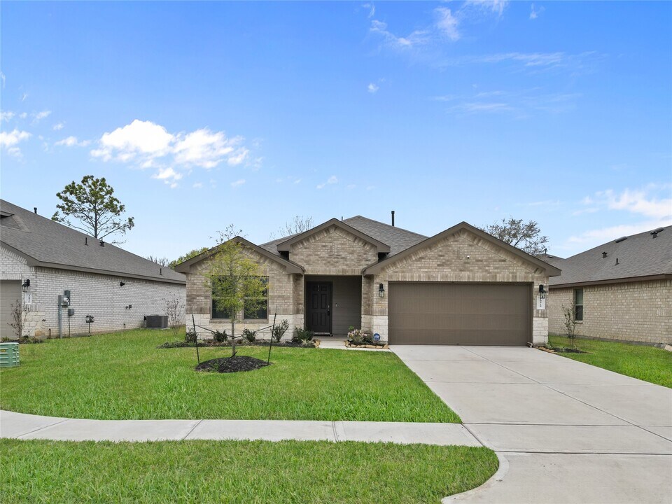 10929 33rd Ave N in Texas City, TX - Building Photo
