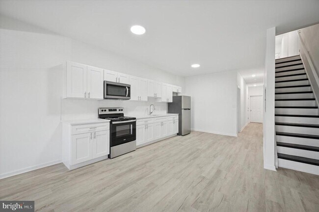 705 S 60th St in Philadelphia, PA - Building Photo - Building Photo