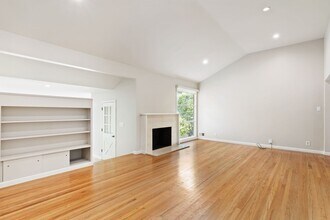 2650 Mcgarvey Ave in Redwood City, CA - Building Photo - Building Photo