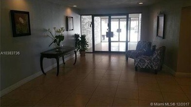 1880 S Treasure Dr in North Bay Village, FL - Building Photo - Building Photo