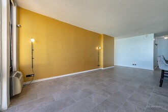 6700 S South Shore Dr in Chicago, IL - Foto de edificio - Building Photo