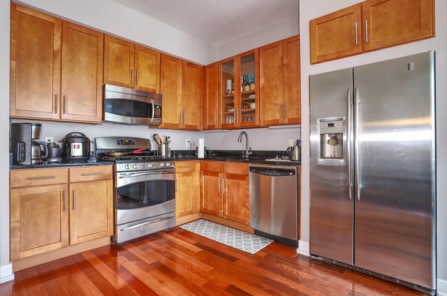 389 Washington St in Jersey City, NJ - Building Photo - Building Photo