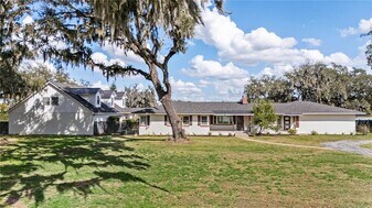 4019 Moores Lake Rd in Dover, FL - Building Photo