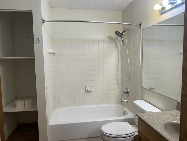 4488 Cinnamon Ridge Trl, Unit B in Eagan, MN - Building Photo - Building Photo