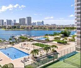 18031 Biscayne Blvd, Unit 1402 in Aventura, FL - Foto de edificio - Building Photo