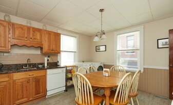 65 Roseclair St, Unit 1 Apartamentos