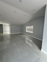 13439 SW 8th Ln in Miami, FL - Foto de edificio - Building Photo
