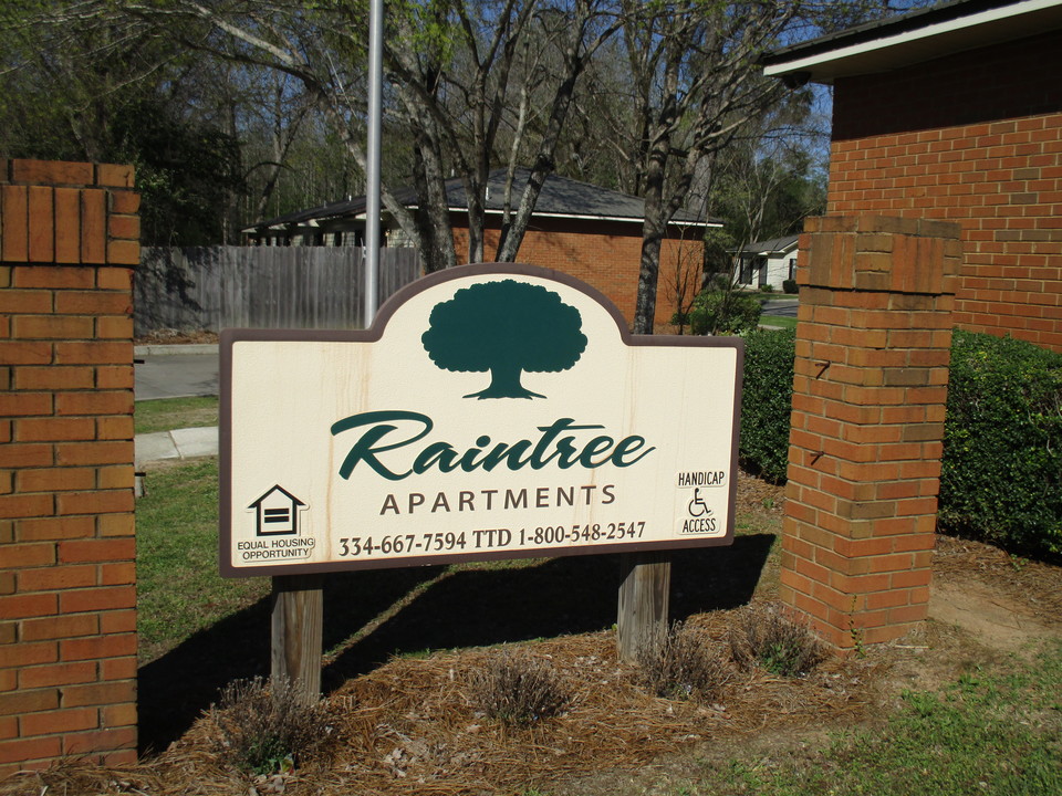 Raintree Apartments in Hurtsboro, AL - Building Photo