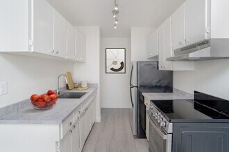 Deville Apartments in Edmonton, AB - Building Photo - Building Photo