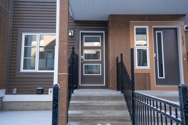 230 Livingston Common NE in Calgary, AB - Building Photo - Building Photo