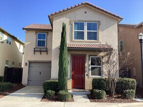 1587 Etchings Way in Clovis, CA - Building Photo - Building Photo