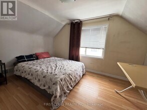 11 Ellington Dr in Toronto, ON - Building Photo - Building Photo