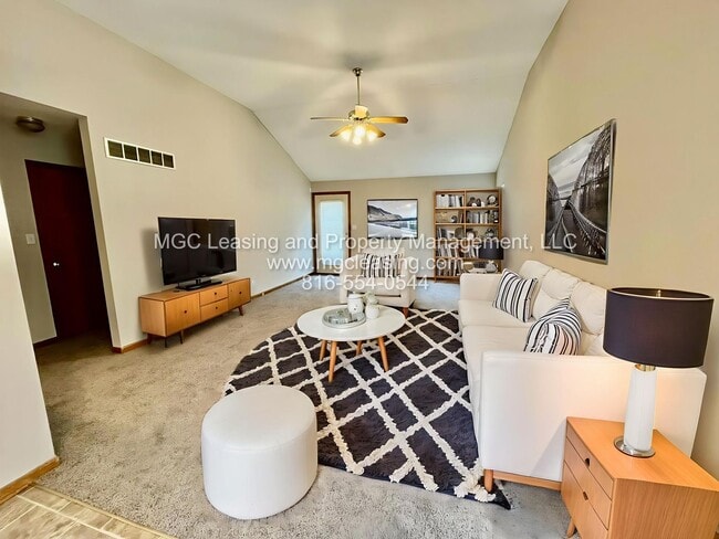 512 Andypaul Ct in Raymore, MO - Building Photo - Building Photo