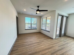 11604 Stonehollow Dr in Austin, TX - Foto de edificio - Building Photo