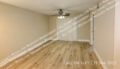8049 Country Rd in Ft. Myers, FL - Building Photo - Building Photo