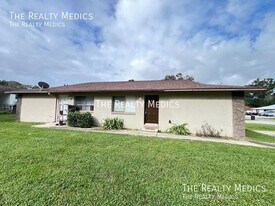 2000 NW 43rd St in Ocala, FL - Building Photo