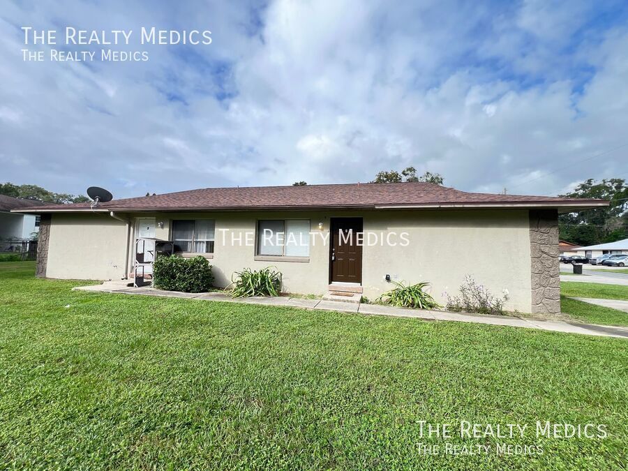 2000 NW 43rd St in Ocala, FL - Building Photo