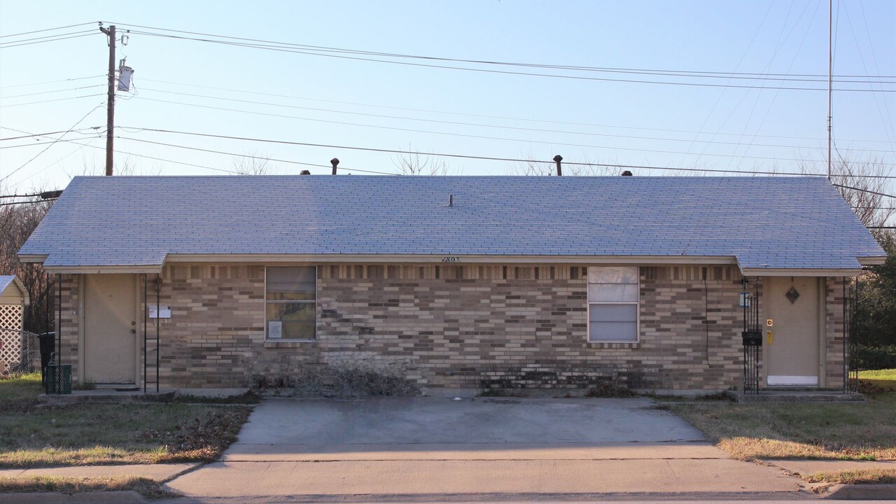 1803 N W S Young Dr-Unit -# B in Killeen, TX - Building Photo
