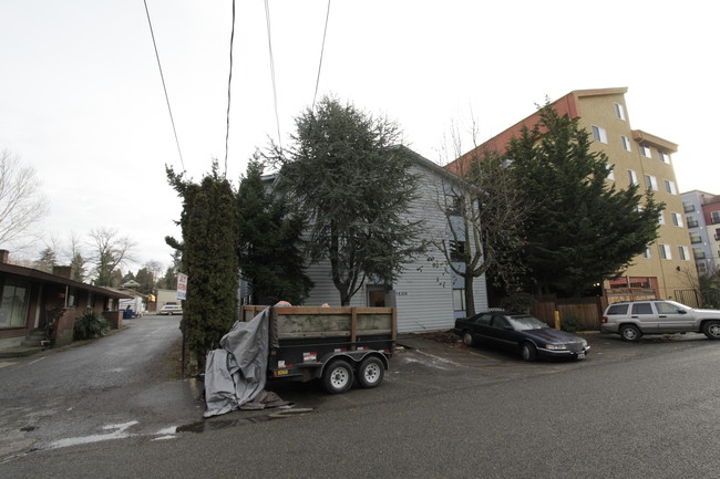 North Seattle Apartments in Seattle, WA - Building Photo - Building Photo