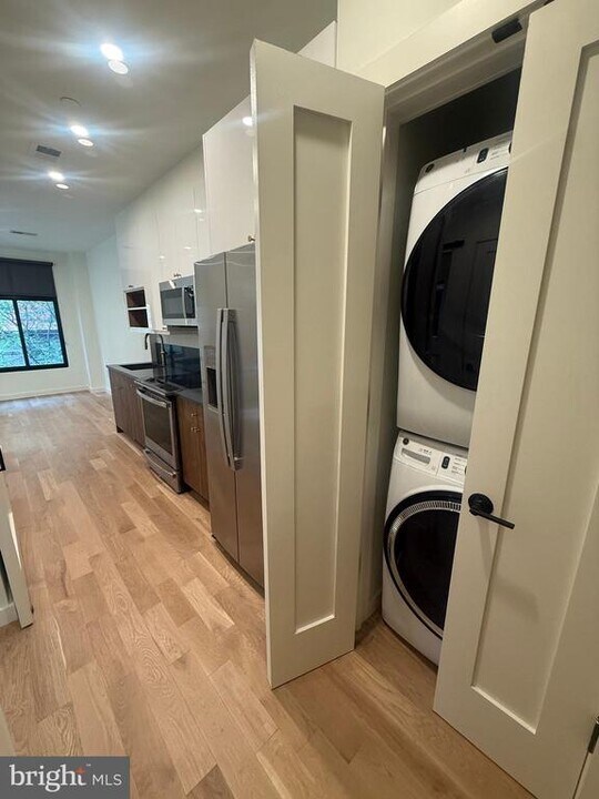 1128 Walnut St in Philadelphia, PA - Building Photo