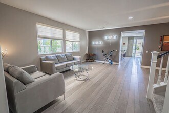 24313 El Corazon Dr in Santa Clarita, CA - Building Photo - Building Photo