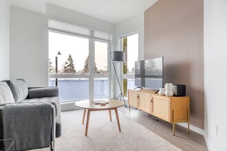 17645 NE 69th Ct in Redmond, WA - Building Photo - Building Photo