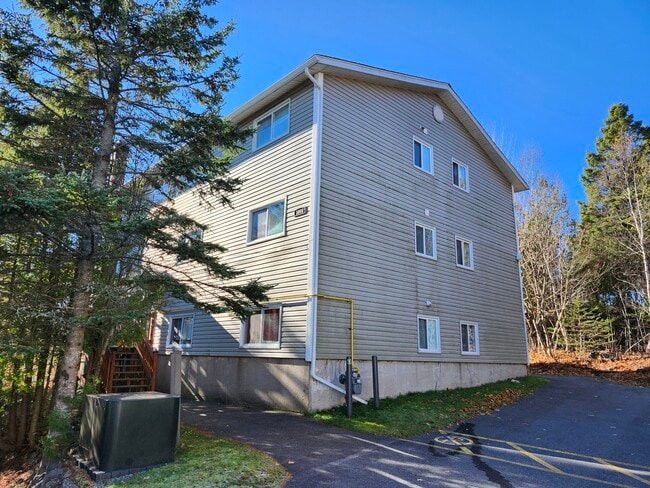 1066 Magee Pl in Saint John, NB - Building Photo - Building Photo