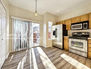 9600 W Chatfield Ave in Littleton, CO - Foto de edificio - Building Photo