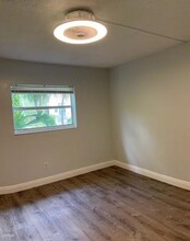 805 Hummingbird Way in North Palm Beach, FL - Building Photo - Building Photo