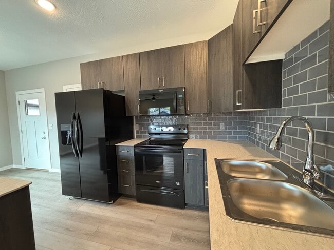 4940 W Minota St in Springfield, MO - Foto de edificio - Building Photo