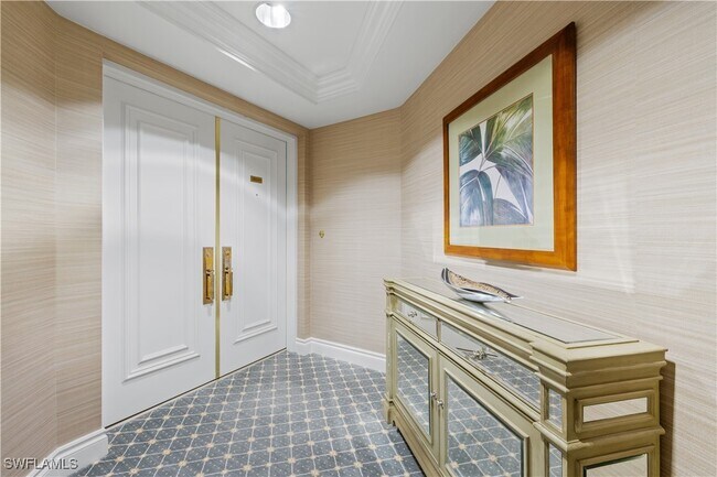 4021 Gulf Shore Blvd N in Naples, FL - Foto de edificio - Building Photo