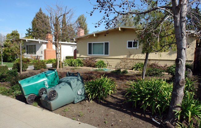 3321-3325 Alma St in Palo Alto, CA - Building Photo - Building Photo