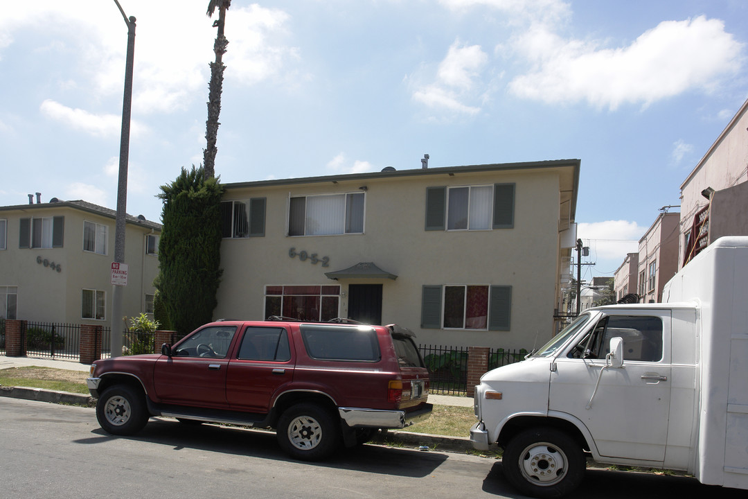 6052 Romaine St in Los Angeles, CA - Building Photo