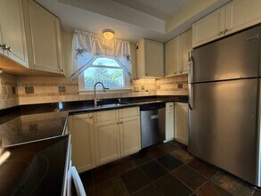 947 Washington St, Unit 2 in Norwood, MA - Building Photo - Building Photo
