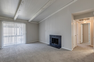 Darlington Oaks & Midtown Flats in Tulsa, OK - Building Photo - Interior Photo