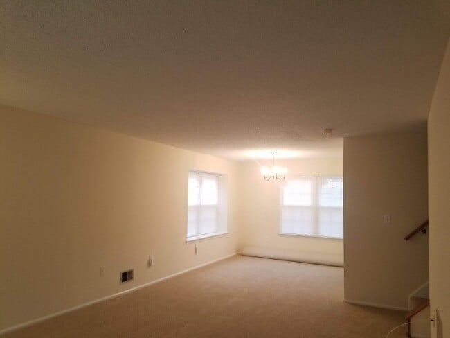 30 Albury Way in North Brunswick, NJ - Building Photo - Building Photo