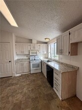 2381 E Butler Ave in Kingman, AZ - Building Photo - Building Photo